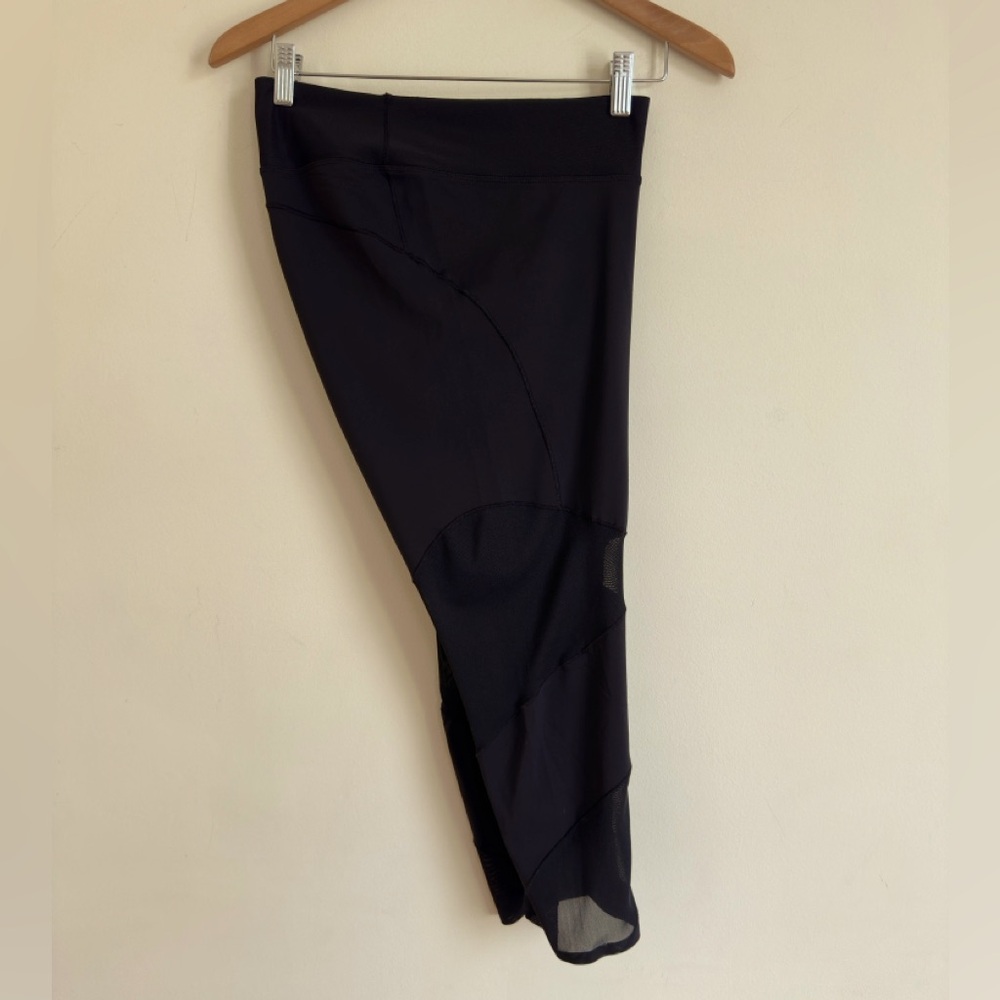 Nike Woman’s athletic black cropped leggings sz xxl